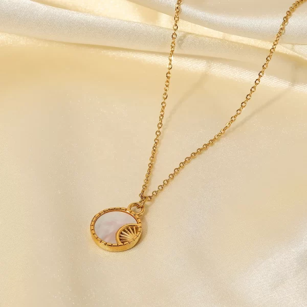 Dropshipping Stainless Steel White Moon Necklace 18K Gold Plated Round Shell Pendant Necklace
