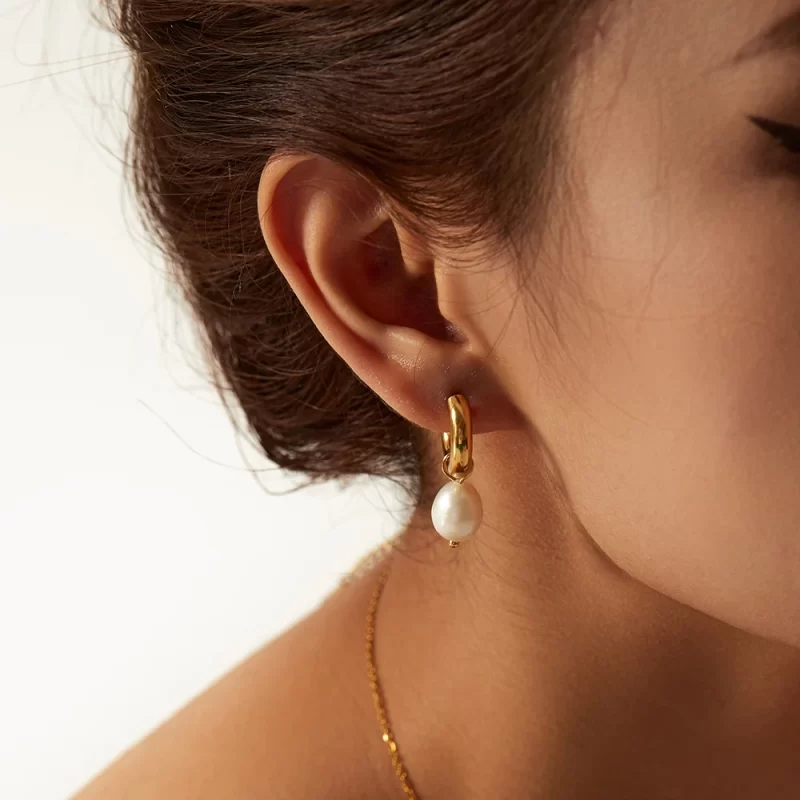 New Trend Geometric Stainless Steel CC Shape Pearl Hoop Earrings Geometric 18K Gold Plated Pearl Hoop Earring for Women - Image 2
