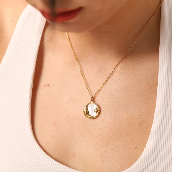 Popular Natural White Shell Chain Necklace Waterproof Stainless Steel Gold Plated Jewelry Moon Pendant Necklace