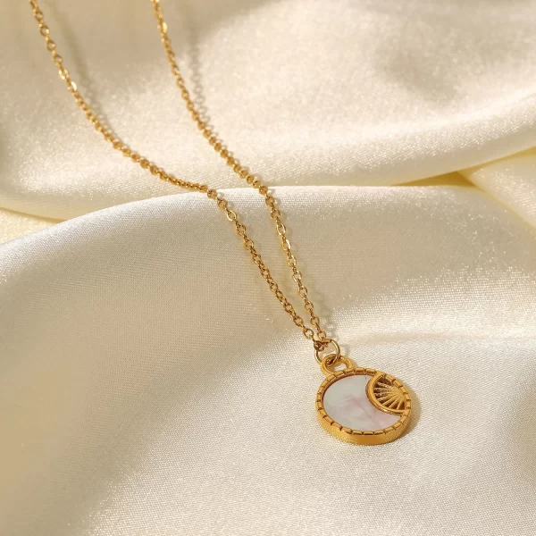 Dropshipping Stainless Steel White Moon Necklace 18K Gold Plated Round Shell Pendant Necklace - Image 4