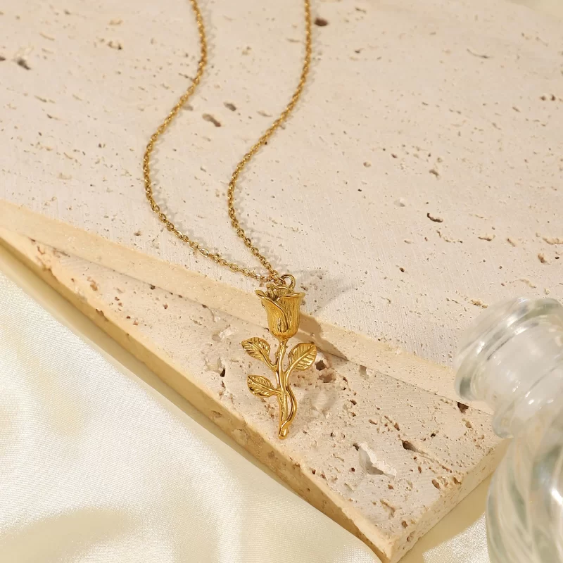 14K Gold Plated Stainless Steel Figaro Chain Necklace for Women Three-dimensional Rose Pendant Necklace - Image 3