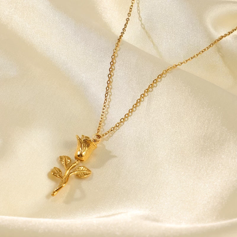 14K Gold Plated Stainless Steel Figaro Chain Necklace for Women Three-dimensional Rose Pendant Necklace - Image 4