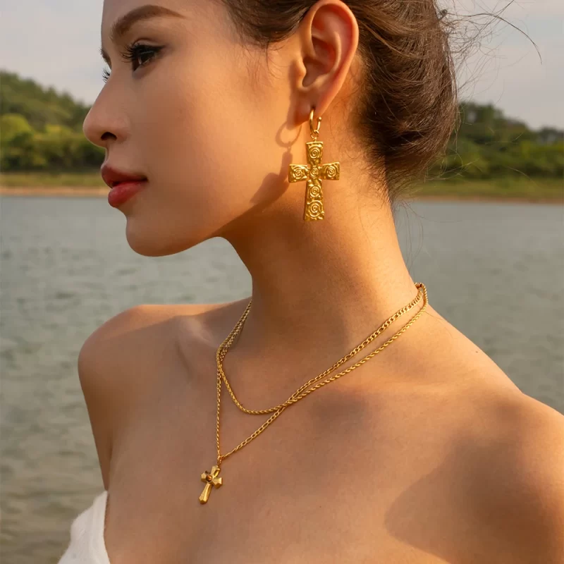 J&D Waterproof 18k Gold Plated Stainless Steel Jewelry Gift Charm Cross Texture Layered Hammer Pendant Necklace for Women - Image 4