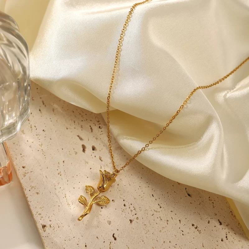 14K Gold Plated Stainless Steel Figaro Chain Necklace for Women Three-dimensional Rose Pendant Necklace - Image 5