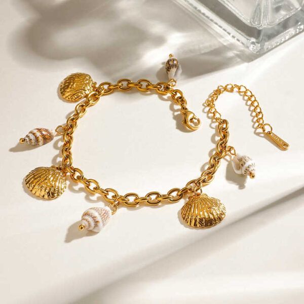 Ladies Vacation Style 18k Gold Stainless Steel Ocean Style Conch Ribbed Shell Pendant Bracelet - Image 4