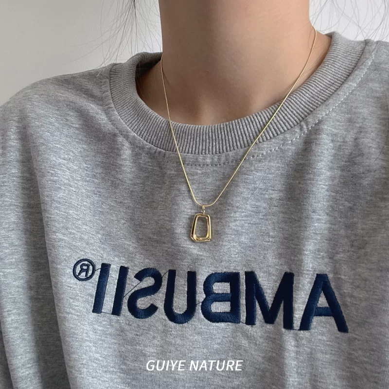 Dropshipping Vintage Stainless Steel Trapezoid Shape Necklace Women 18K Gold Plated Hollow Square Pendant Necklace for Girls - Image 2
