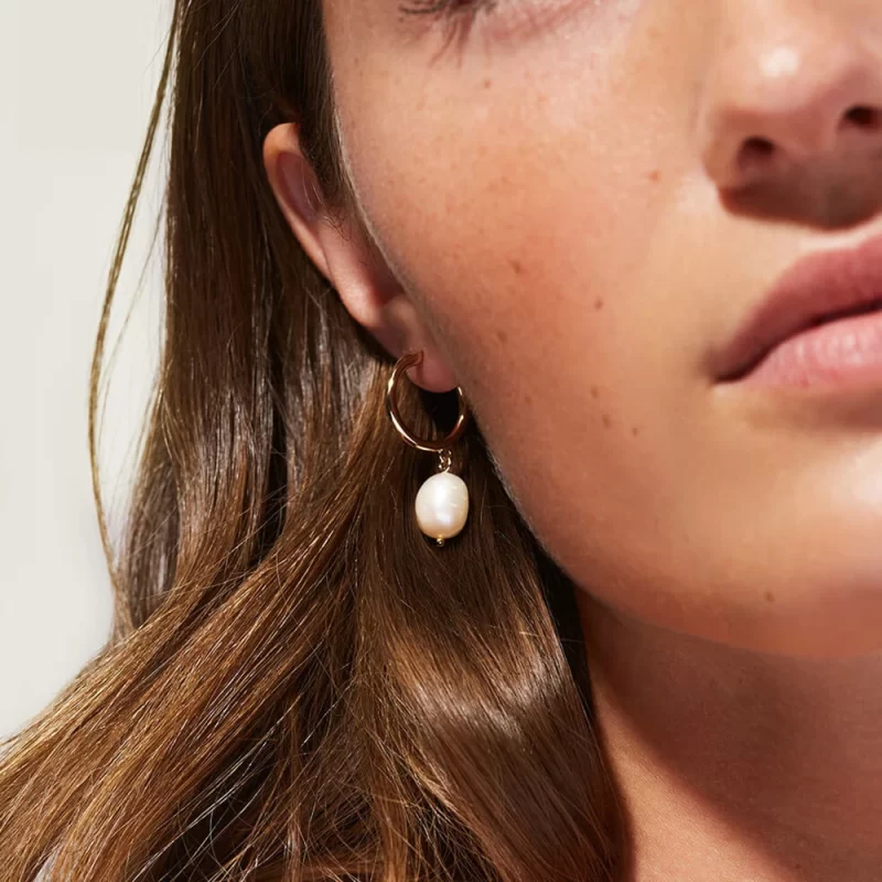 New Trend Geometric Stainless Steel CC Shape Pearl Hoop Earrings Geometric 18K Gold Plated Pearl Hoop Earring for Women - Image 2