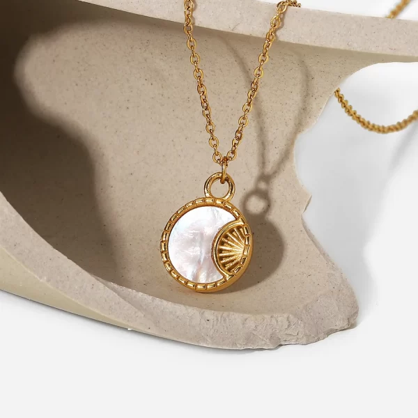 Dropshipping Stainless Steel White Moon Necklace 18K Gold Plated Round Shell Pendant Necklace - Image 5