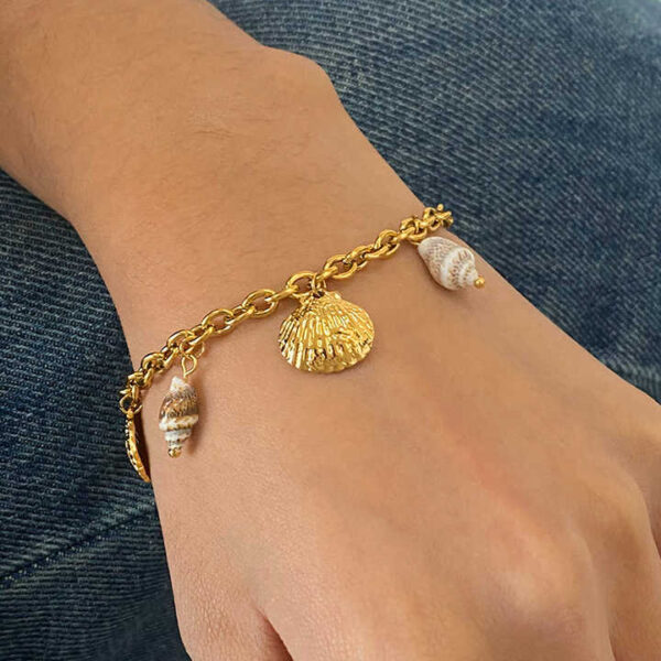 Ladies Vacation Style 18k Gold Stainless Steel Ocean Style Conch Ribbed Shell Pendant Bracelet - Image 2
