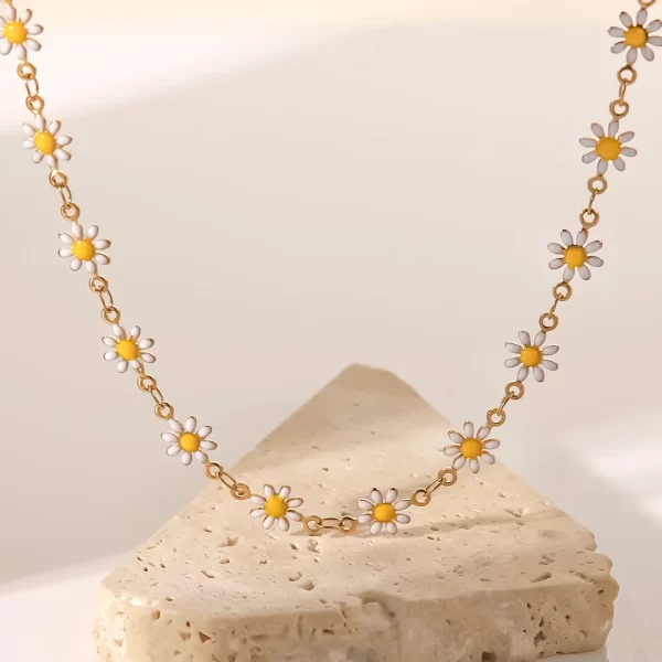 Waterproof 18K Gold Plated Stainless Steel Accessories Charm White Daisy Choker Necklace for Women - Image 4