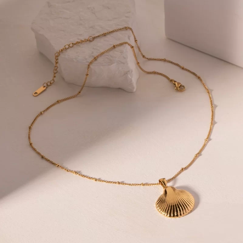 J&D Tarnish Free Stainless Steel Gold Plated Fashion Jewelry Shell Necklaces for Women Moissanite Gold Necklace