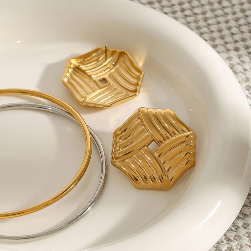 Ladies modern minimalist 18k gold stainless steel rib geometric hollow earrings - Image 5