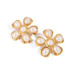 Sweet and romantic 18K gold stainless steel+imitation shell beads imitation shell beads hammer flower earrings