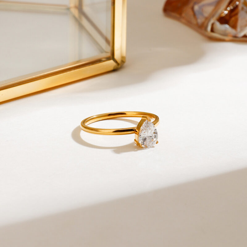 18K Gold Stainless Steel White DiamondElegant Luxury Teardrop Shaped Four-Leaf Clover Stackable Rings Set - Image 5