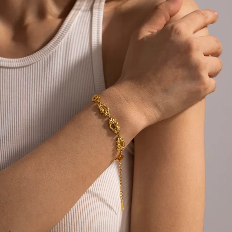18K Gold Plated Stainless Steel Vintage Textured Lips Bracelet Elegant Waterproof Exquisite Jewelry for Women - Image 2