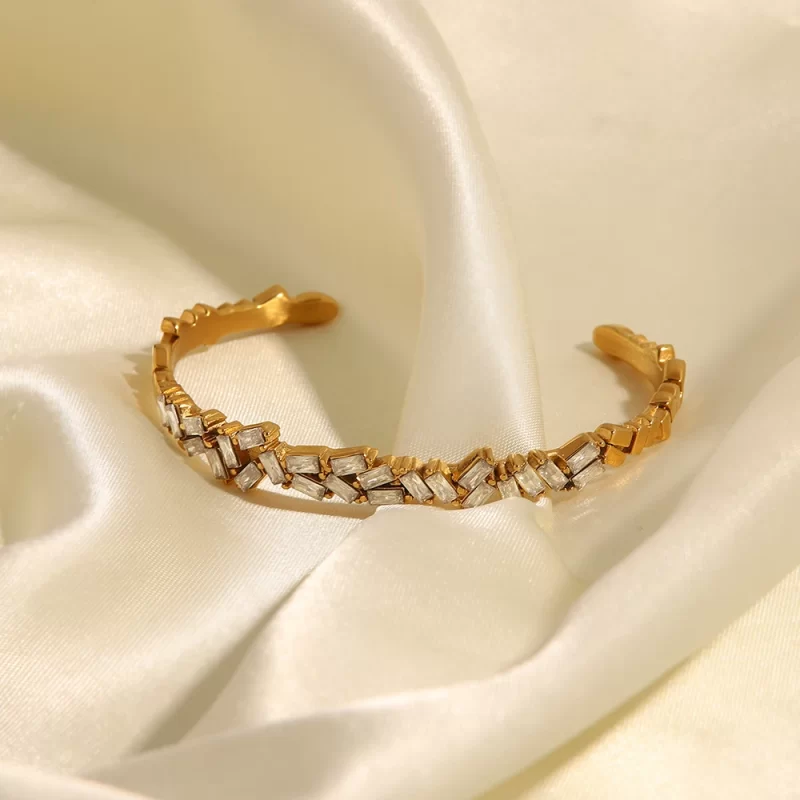 Fashion Waterproof Delicate Shiny Cubic Zirconia Stainless Steel 18K Gold Plated Bracelet Luxury Jewelry - Image 4
