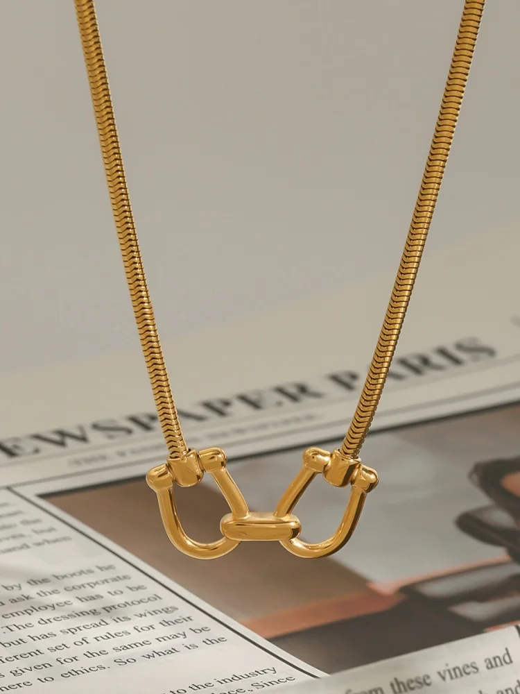 Youthway Personalized Versatile Gold Plated Stainless Steel Horseshoe Buckle Chain Necklace Waterproof Unisex Jewelry New 2025