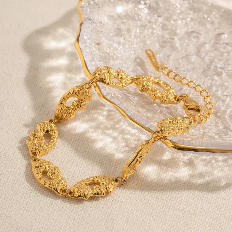 18K Gold Plated Stainless Steel Vintage Textured Lips Bracelet Elegant Waterproof Exquisite Jewelry for Women - Image 5
