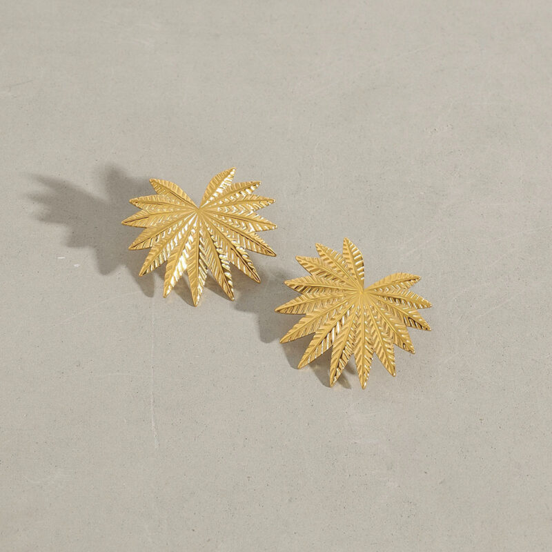 18k gold stainless steel personalized retro high sense maple leaf design earrings - Image 3