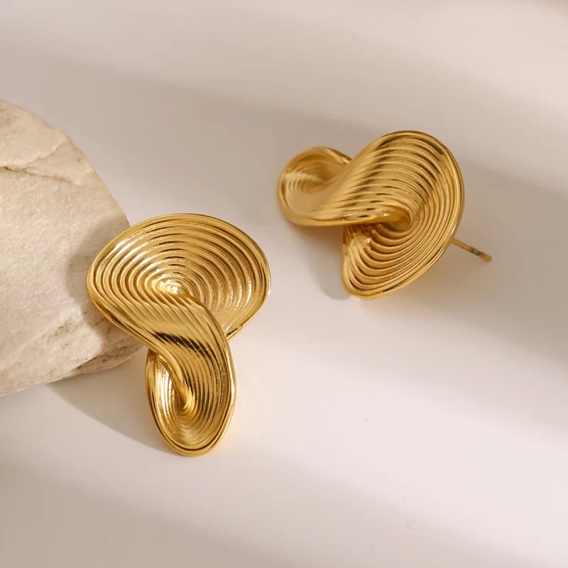18k Gold Stainless Steel Ribbed Stud Earrings Lightweight Vintage Jewelry - Image 5