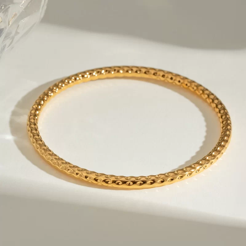 J&D 18k Gold Stainless Steel Modern Hammered Closed Bangle Chic Design for Women - Image 4