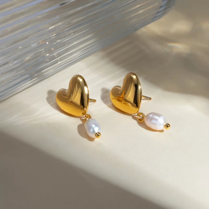 Jewelry 18K Gold Plated Heart Stainless Steel Freshwater Pearl Huggie Earring for Women - Image 4