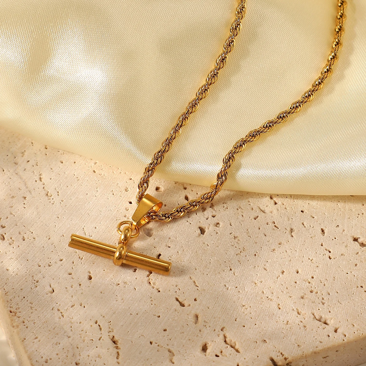 18K IP Plated Twist Chain T-bar Pendant Necklace Stainless Steel Rope Chain T-bar Pendant Necklace