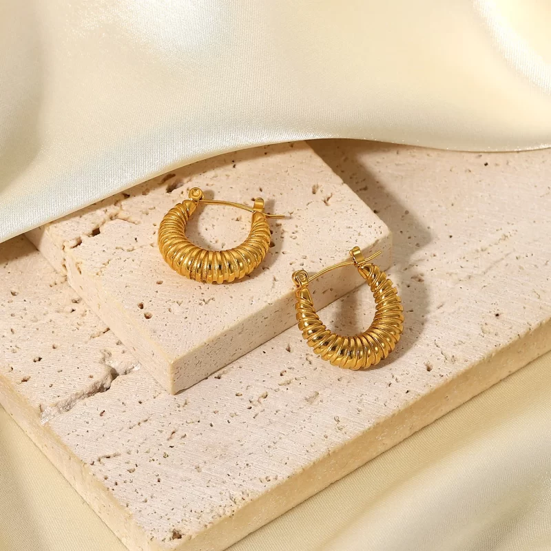 18k Gold Plated Stainless Steel U-Shaped Hoop Earrings Chunky Jewelry Fashion Screw Pattern Hoop Earrings - Image 3