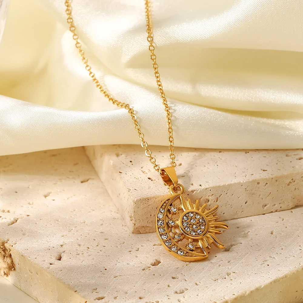 Stainless Steel Zircon Moon Sun Necklace Women 18K Gold Plated Moon Sunburst Pendant Necklace for Girls