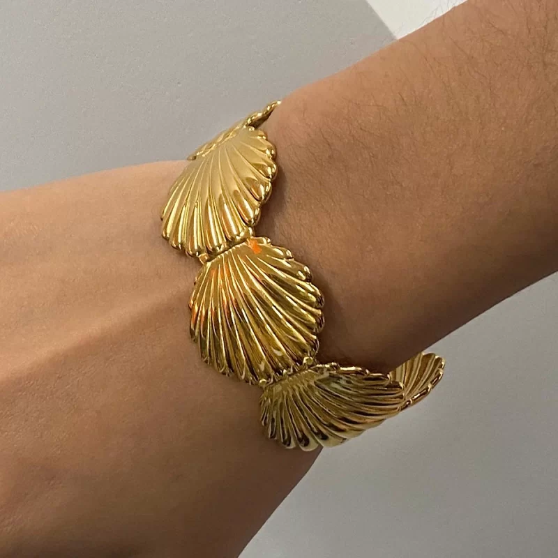 J&D High-Grade Stainless Steel Ribbed Shell Open Bracelet Resort Style 18K Gold Waterproof Design Fashionable Bangles - Image 2