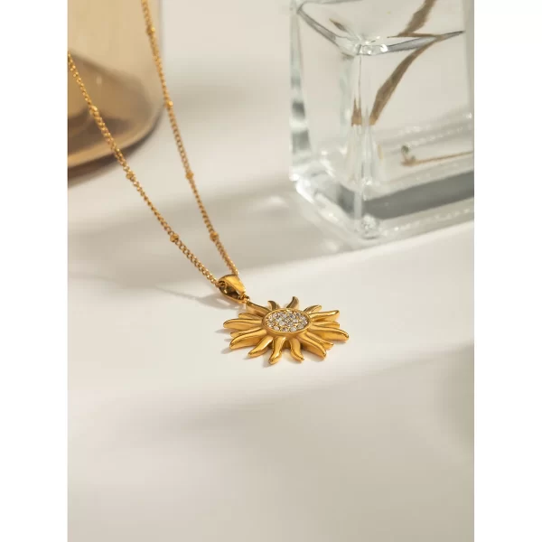 New Arrival Stainless Steel Stud Earring Waterproof Rhinestones Sun Shape Pendant Necklace for Women
