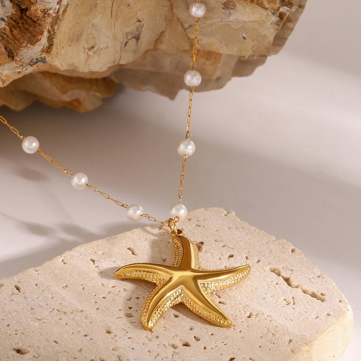 J&D 18k Gold Stainless Steel Pearl Hammered Seashell Starfish Ocean-Themed Necklace 40+5cm Adjustable Chain
