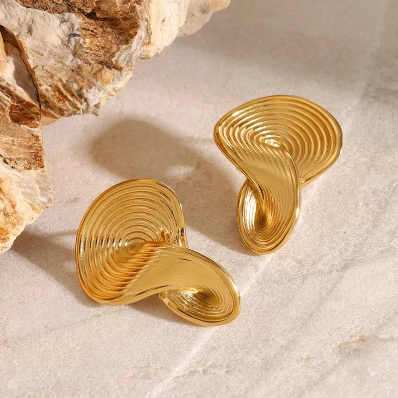 18k Gold Stainless Steel Ribbed Stud Earrings Lightweight Vintage Jewelry - Image 4