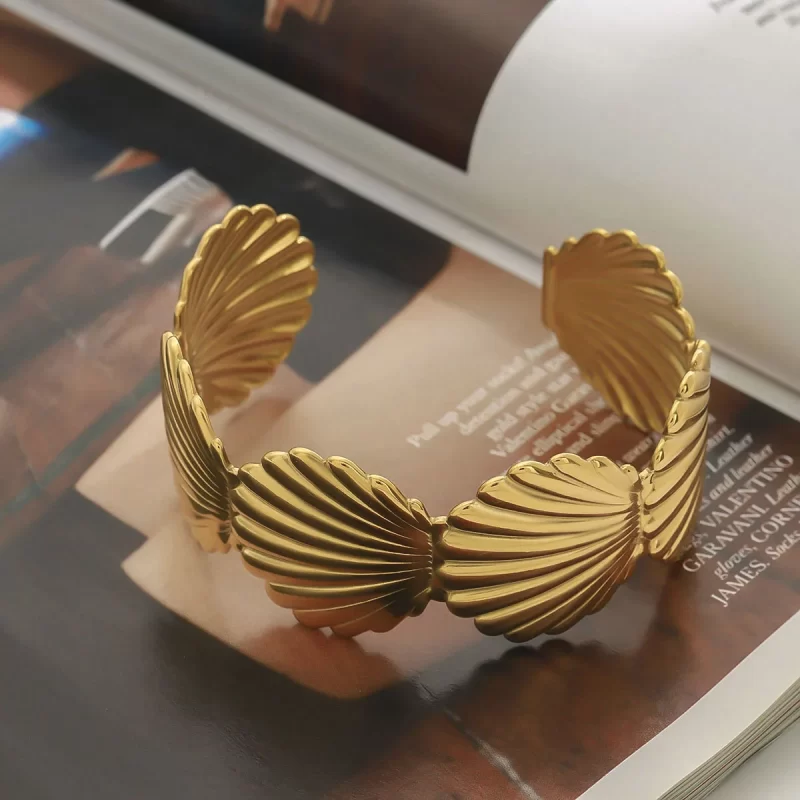 J&D High-Grade Stainless Steel Ribbed Shell Open Bracelet Resort Style 18K Gold Waterproof Design Fashionable Bangles - Image 4