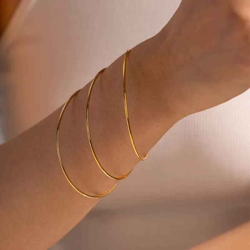Wholesale Single Layer Simple Shaped Thin Loop 18k Gold-Plated Stainless Steel Slender Bracelet for Girls - Image 2