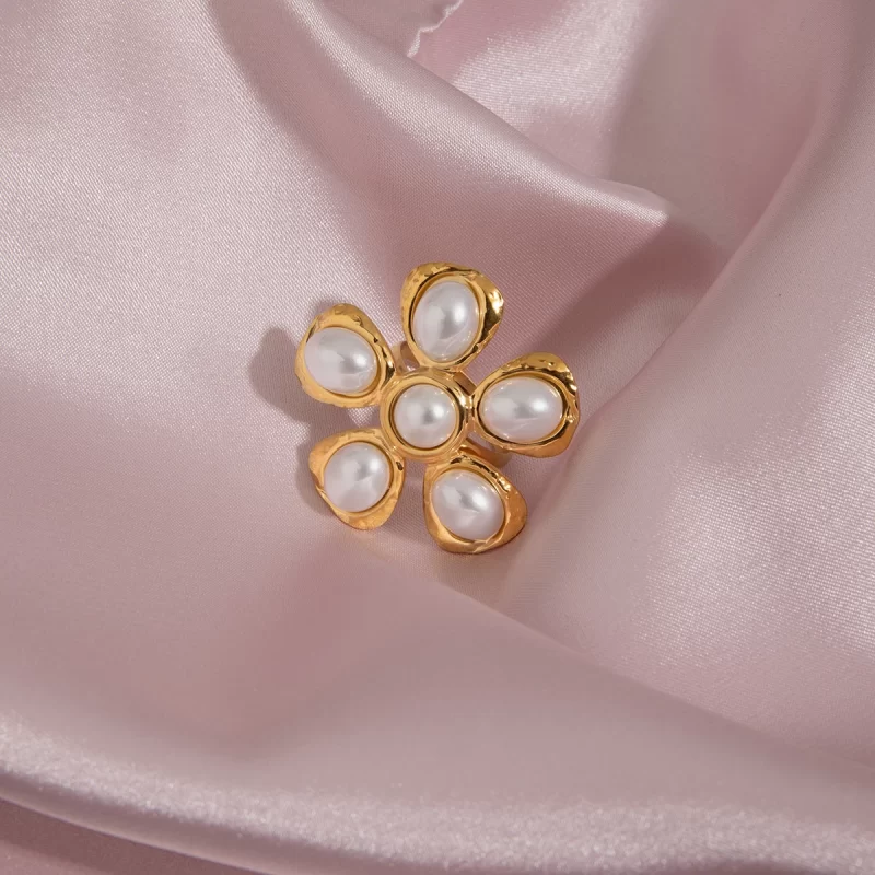 J&D 18K Gold Stainless Steel Sweet and Romantic High-End Imitation Shell Beads Hammer Pattern Flower Adjustable Ring - Image 3