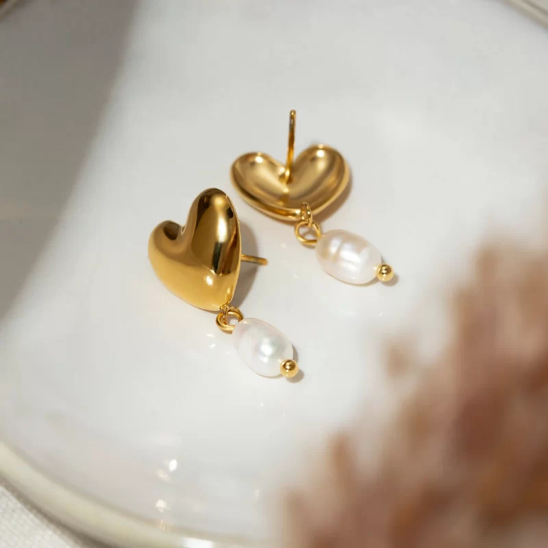 Jewelry 18K Gold Plated Heart Stainless Steel Freshwater Pearl Huggie Earring for Women - Image 5