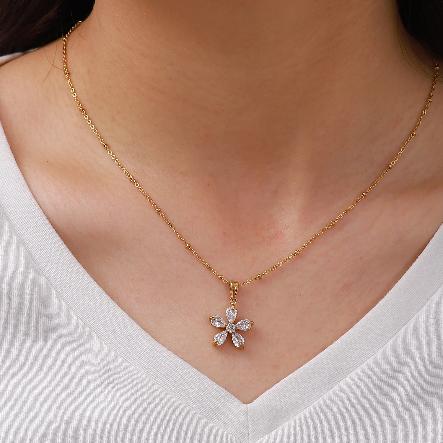 18K Plated Stainless Steel Gift 16mm White Cubic Zirconia Five-petal Flower Pendant Necklace
