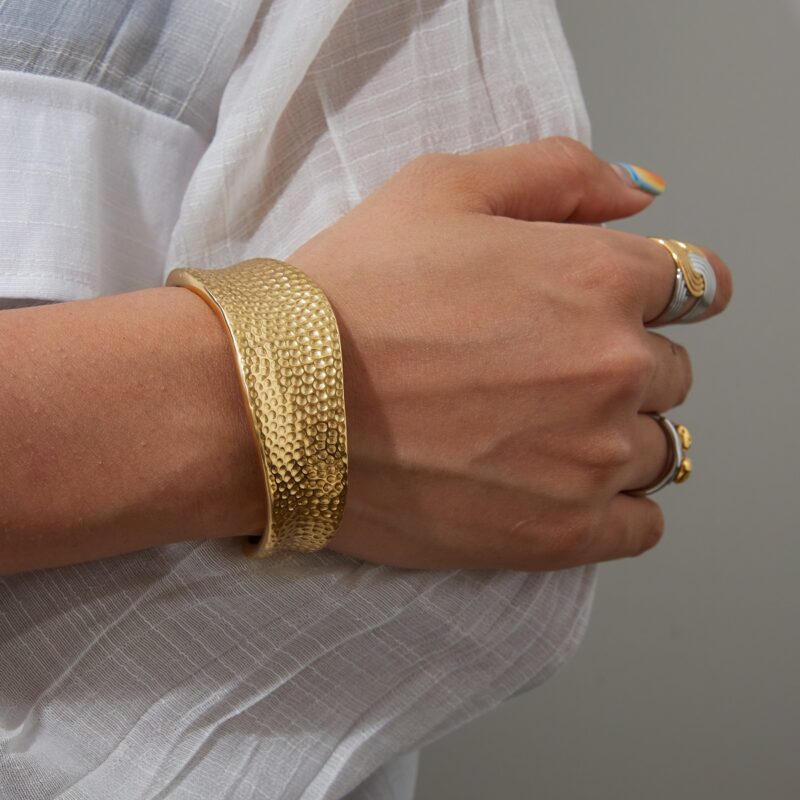 J&D 18K Gold Plate Stainless Steel Cuff High Polished Minimalist Chunky Hammered Open Bangle Bracelet - Image 4