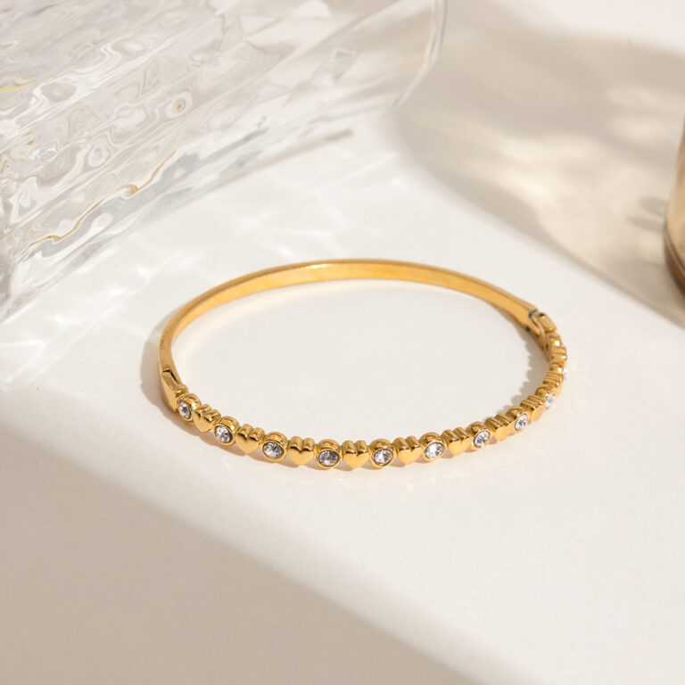 Women's Love 18K Gold Stainless Steel Heart Diamond Clasp Adjustable Bracelet - Image 2