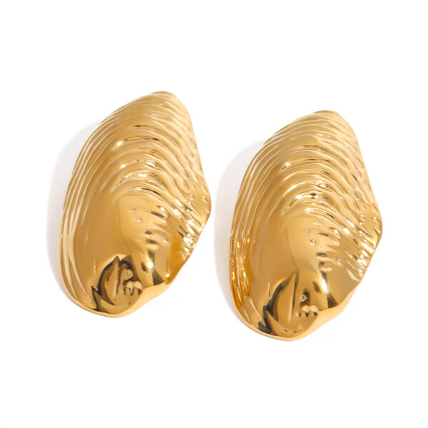 Women's Modern Minimalist 18K Gold Stainless Steel Shell Shape Hoop Earrings Pair