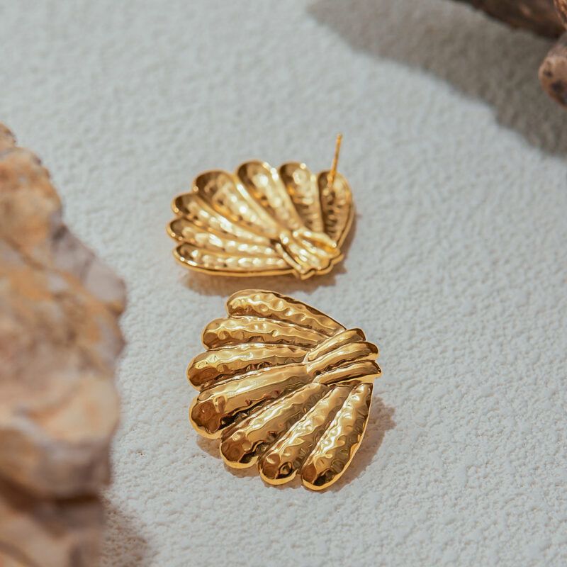 Women's Vintage 18K Gold Stainless Steel Hammered Shell Fan Drop Earrings - Image 2