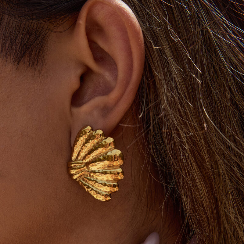 Women's Vintage 18K Gold Stainless Steel Hammered Shell Fan Drop Earrings - Image 3