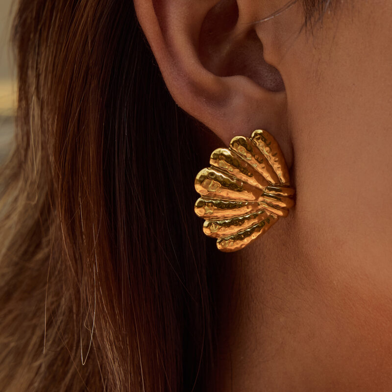 Women's Vintage 18K Gold Stainless Steel Hammered Shell Fan Drop Earrings - Image 4
