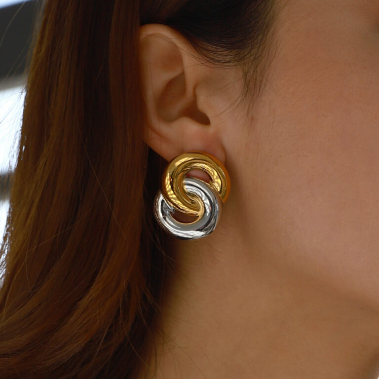 Minimalist Women's 18K Gold Two-Tone Stainless Steel Smooth 8-Shaped Hoop Earrings Pair - Image 4