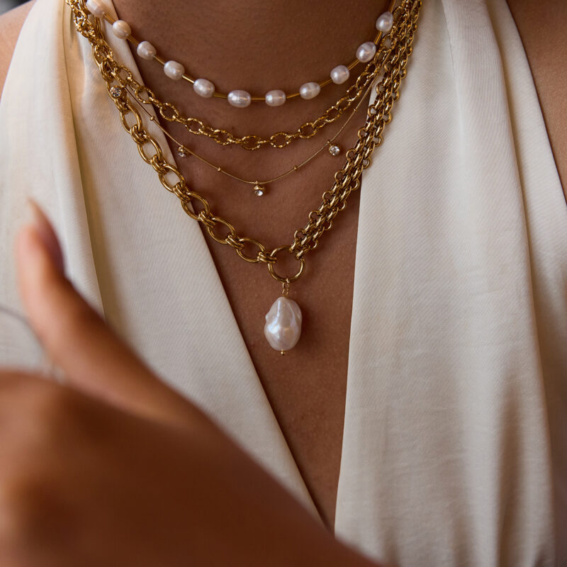J&D Elegant 18K Gold Stainless Steel Strap Spliced O-shaped Chain Freshwater Pearl Pendant Necklaces - Image 4
