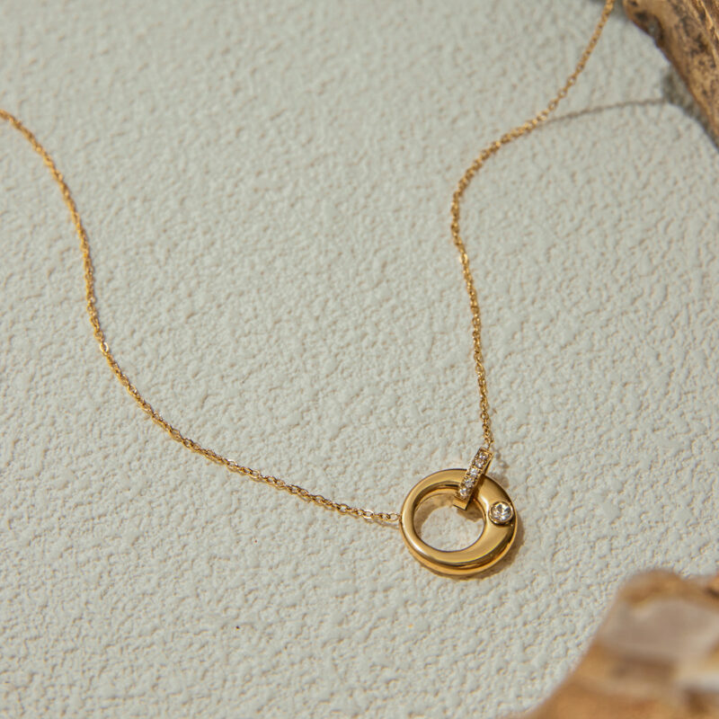 Trendy Women's Stainless Steel Necklace - Minimalist Interlocking Chain, INS Fashion Gold Titanium Steel Collarbone Pendant - Image 3