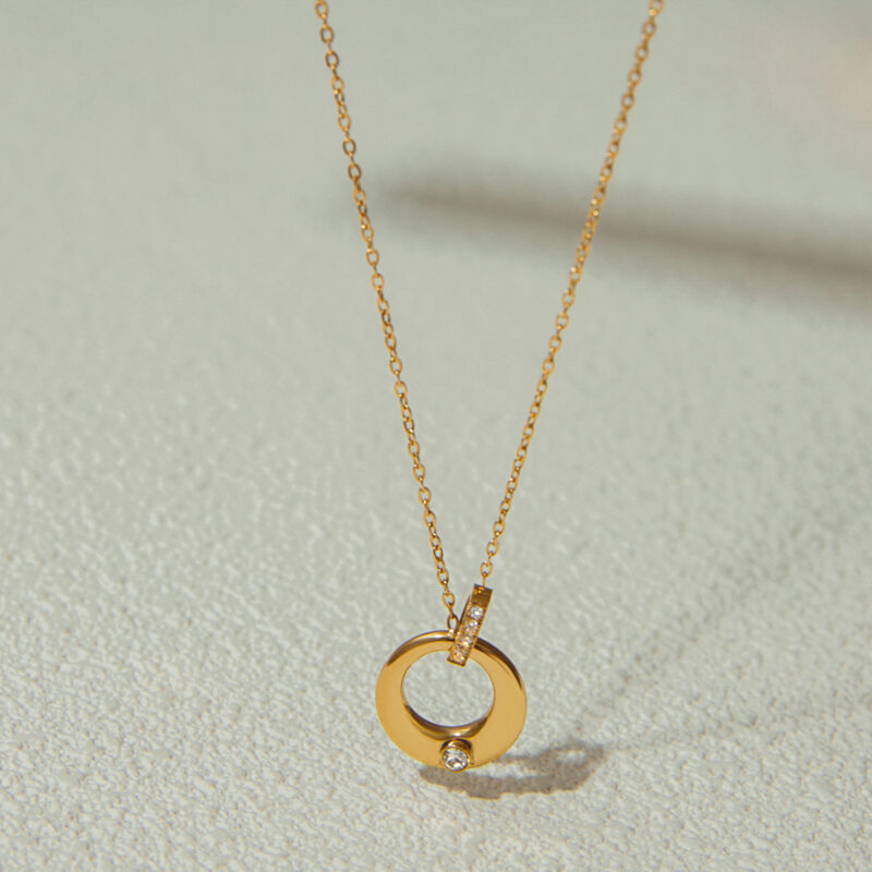Trendy Women's Stainless Steel Necklace - Minimalist Interlocking Chain, INS Fashion Gold Titanium Steel Collarbone Pendant - Image 2