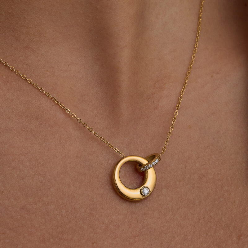 Trendy Women's Stainless Steel Necklace - Minimalist Interlocking Chain, INS Fashion Gold Titanium Steel Collarbone Pendant - Image 4
