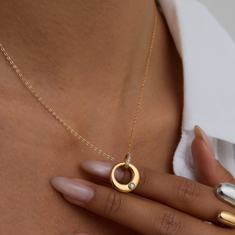 Trendy Women's Stainless Steel Necklace - Minimalist Interlocking Chain, INS Fashion Gold Titanium Steel Collarbone Pendant - Image 5